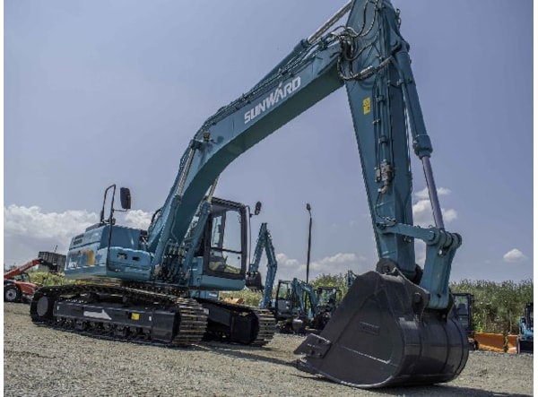 Excavator senile SUNWARD 215F de vanzare